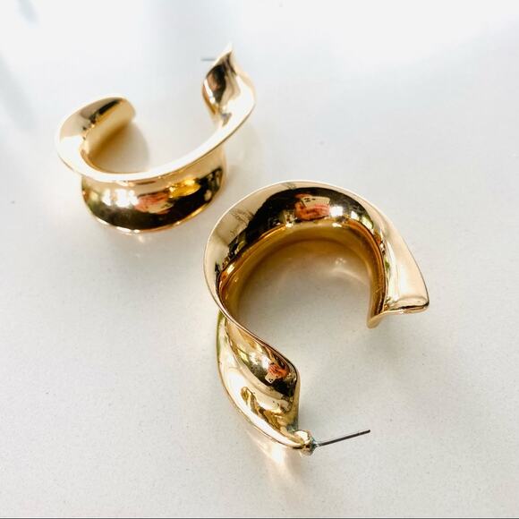 NORDSTROM REVOLVE Gold Organic Oval Twist Chunky 2.5" Hoop Stud Earrings - Picture 1 of 6